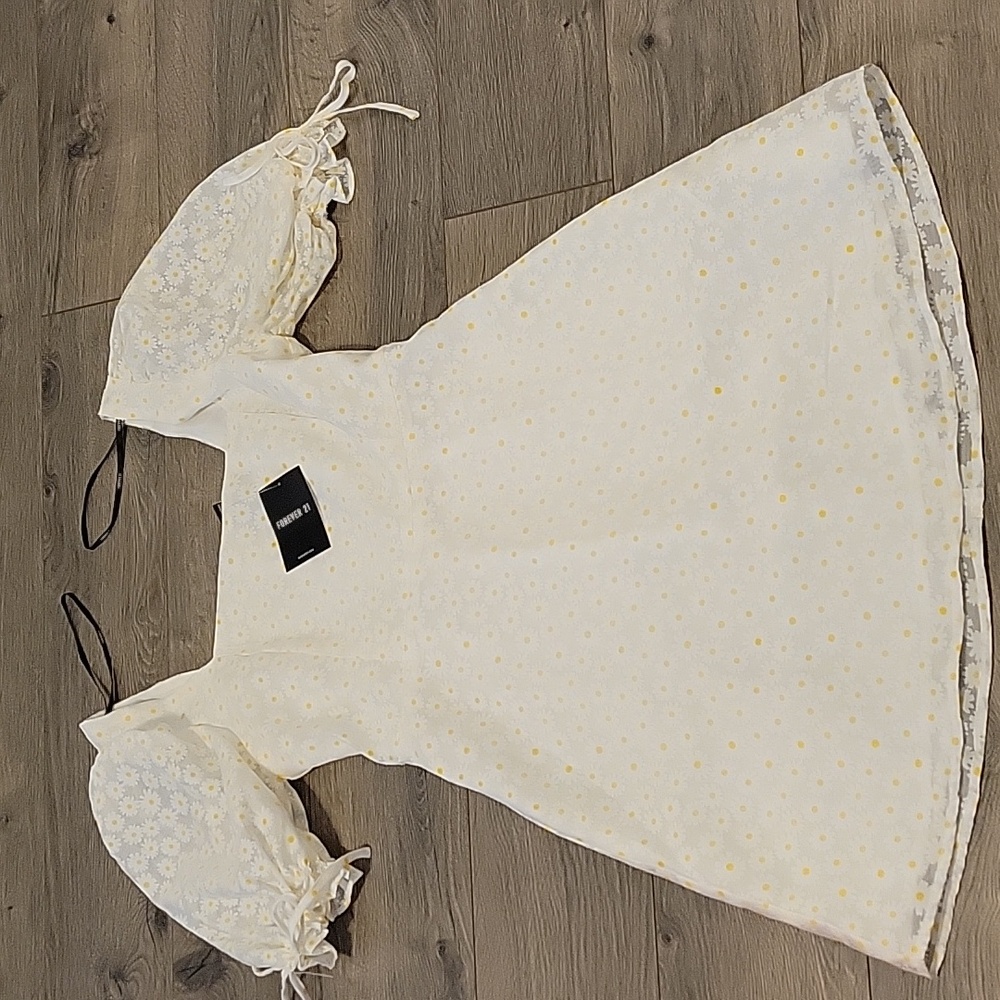 Forever 21 Daisy Print Puff Sleeve Mini Dress NWT